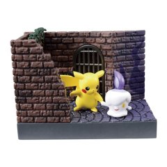 Pokemon 2021 Pokemon Town Back alley at night #1 Pikachu & Litwick Figure